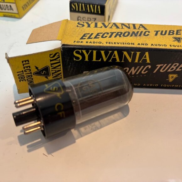 Lot of 11 Sylvania Vintage Electronic Tubes Untested - Picture 6 of 8